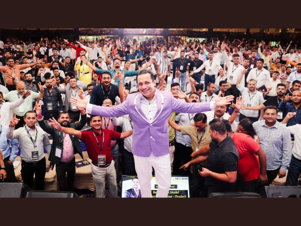 मोटिवेशनल स्पीकर डॉ विवेक बिंद्रा की बातें लोगों के लिए बनी तरक्की की राह ।