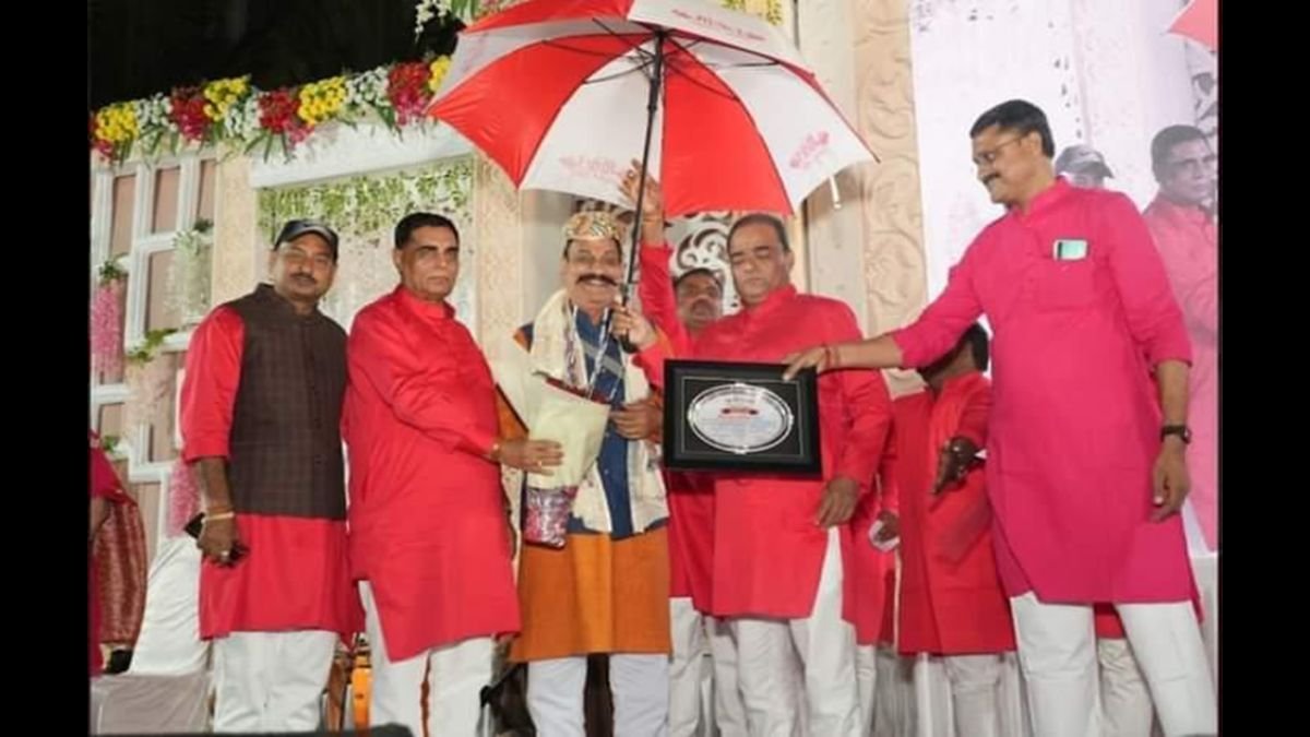 एएस सी मिश्रा वरिष्ठ समाज सेवी  प्रेरणा सम्मान से हुए सम्मानित