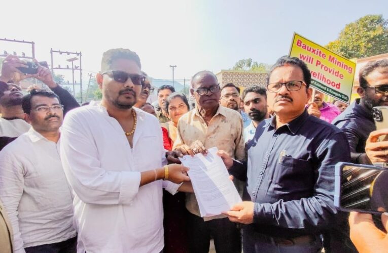 कालाहांडी में रोजगार और विकास के लिए वेदांता को बॉक्साइट देने की मांग
