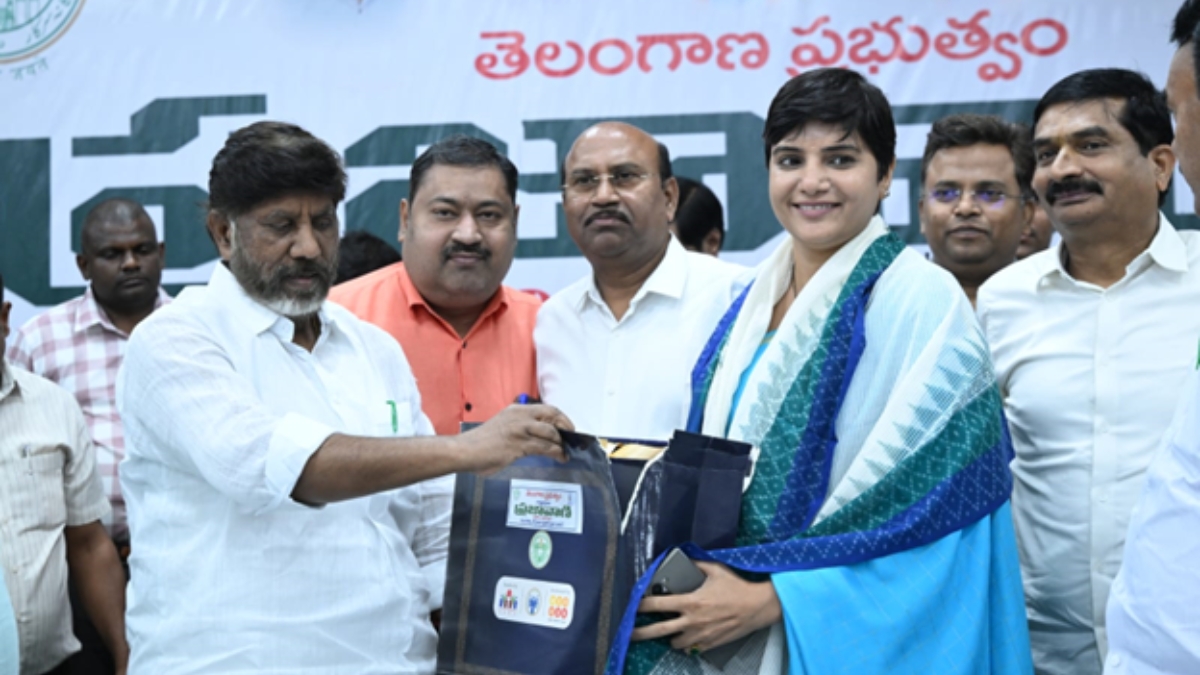 चेंज मेकर’ IAS हरि चंदना को भारत की पहली व्हाट्सऐप-आधारित शिकायत निवारण प्रणाली के लिए सम्मानित किया गया